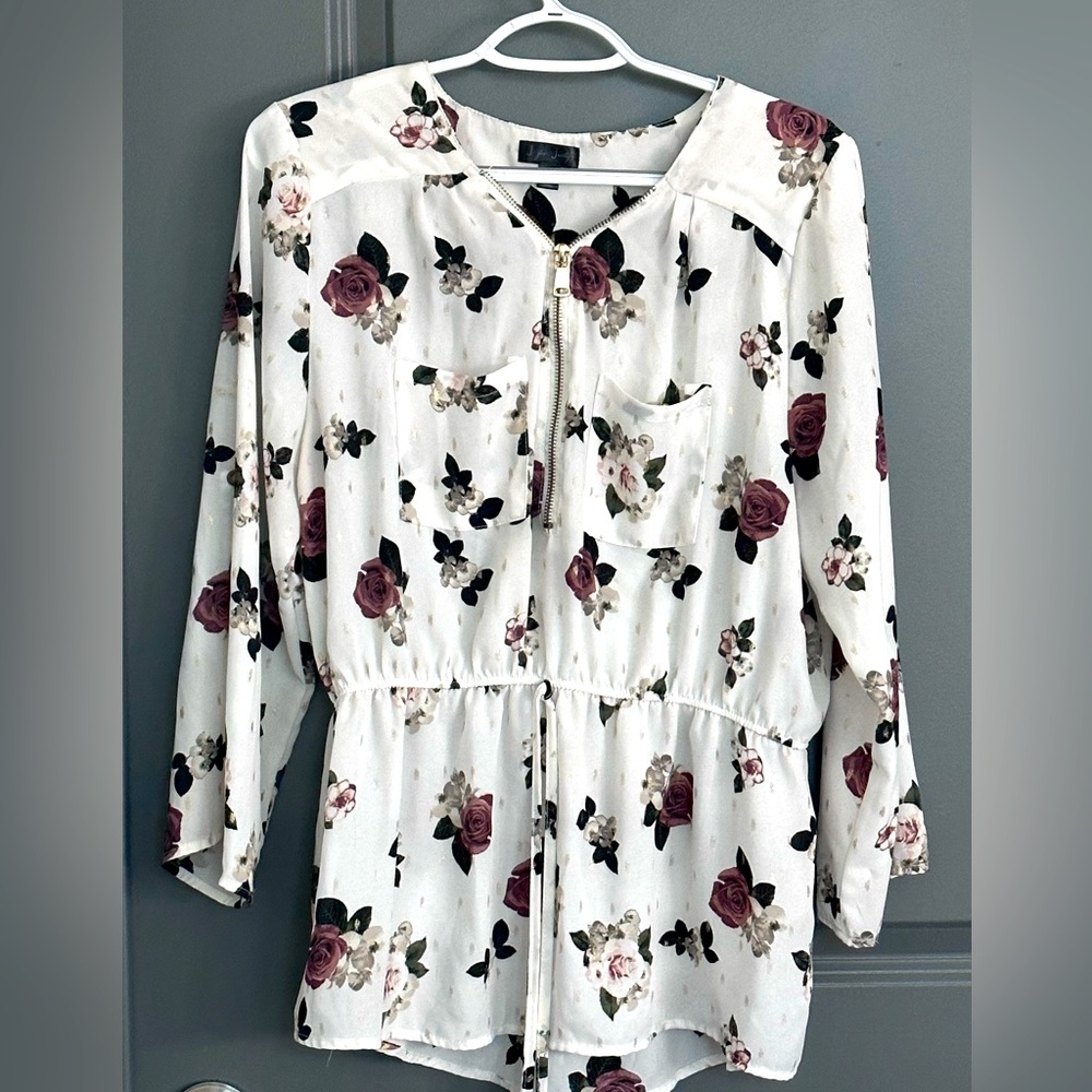 Like new floral soft 3/4 sleeve blouse
